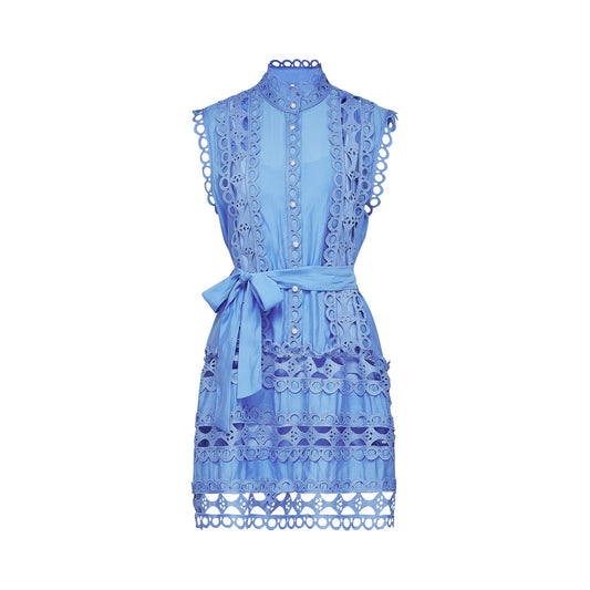 Vestido con cinturón y aberturas