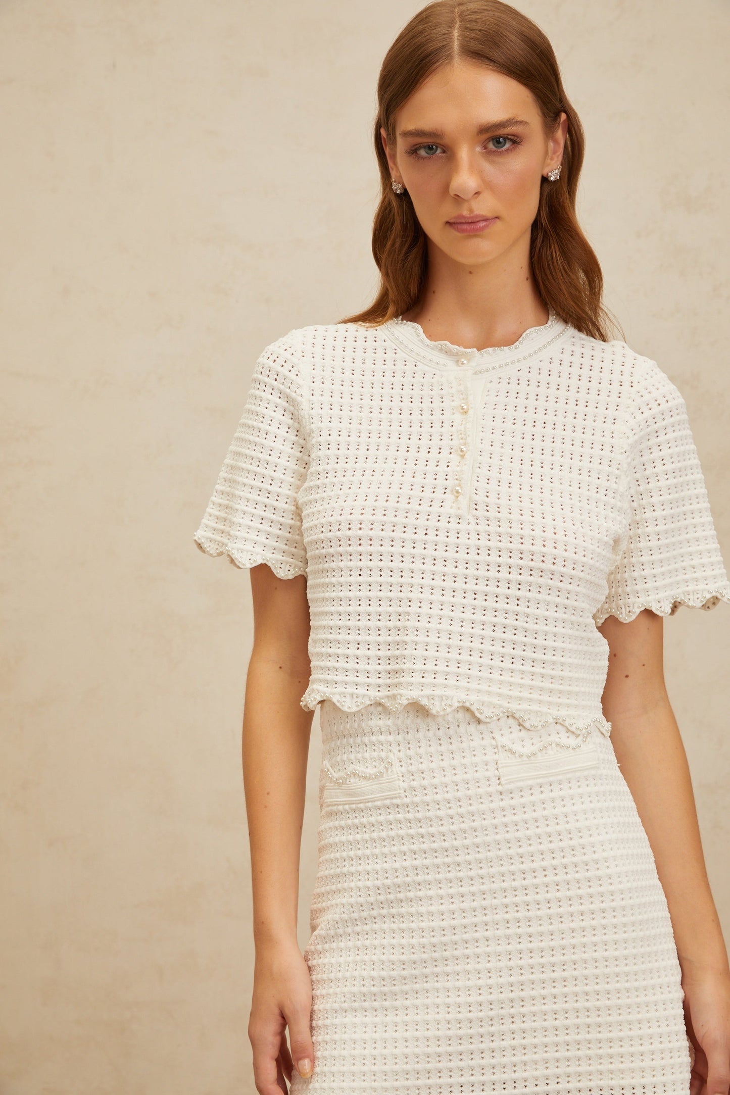 Top y falda de punto calado con volantes