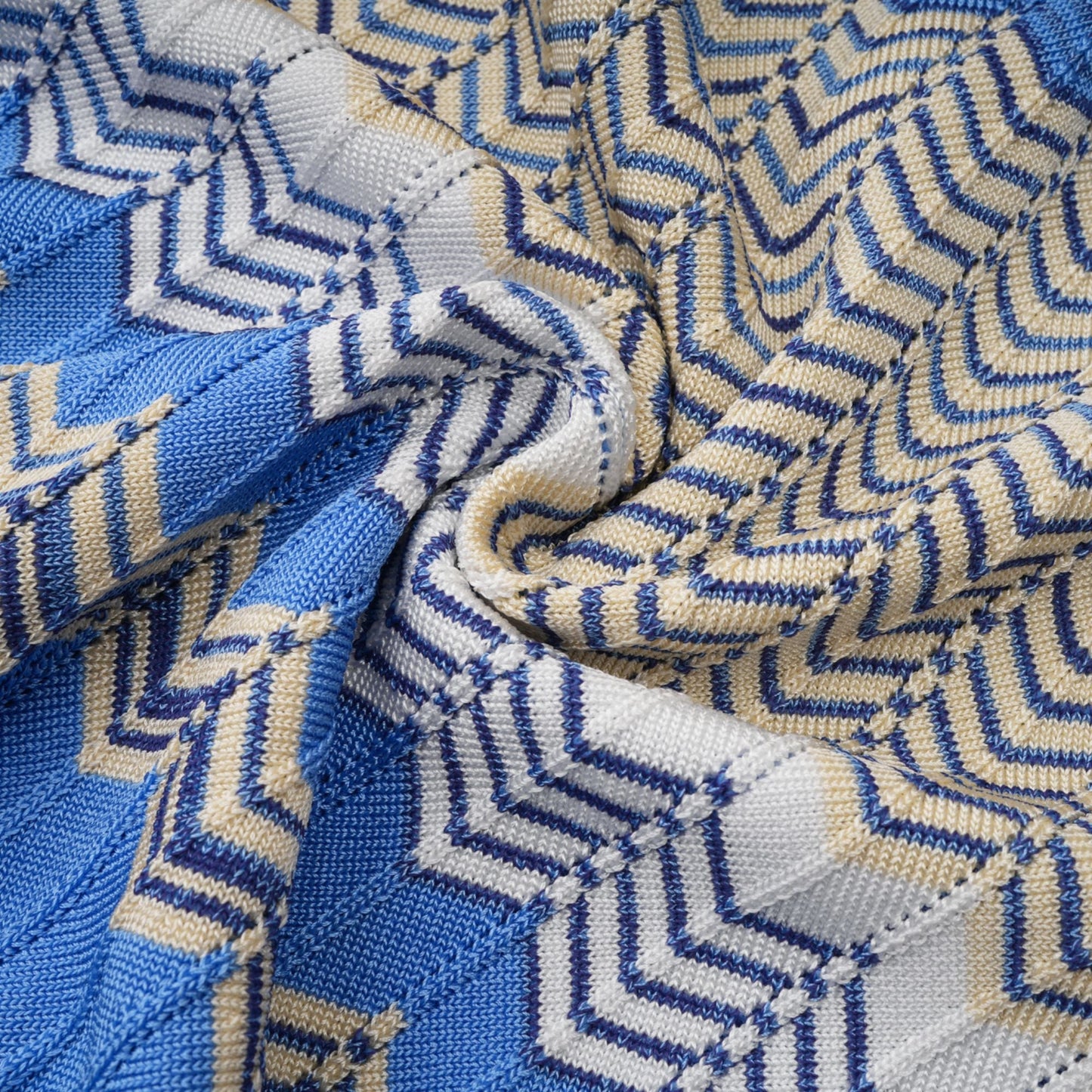 Top y falda de punto azul con diseño en zigzag