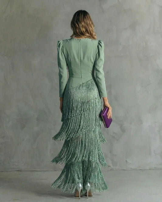 Vestido con mangas de flecos