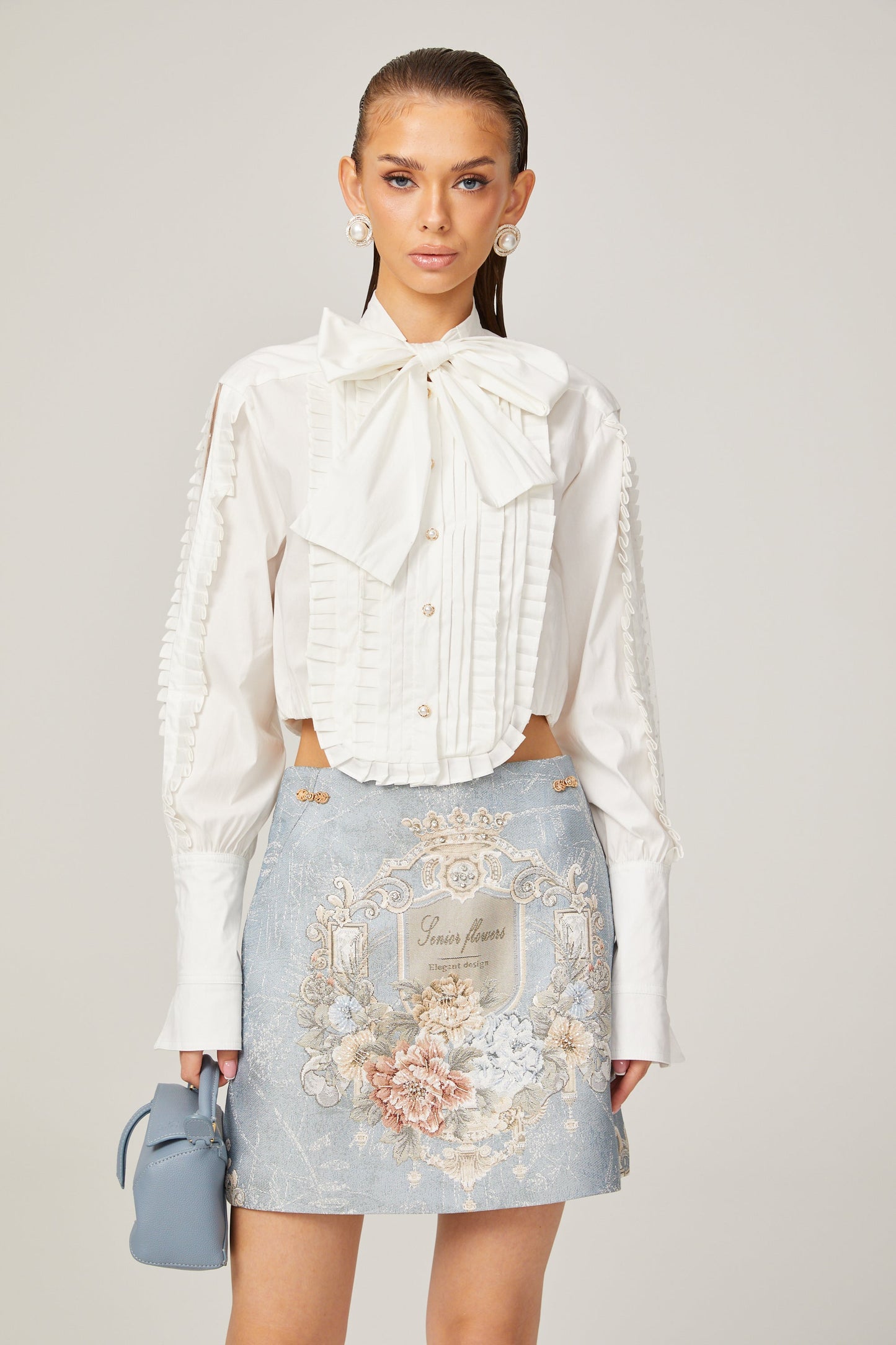 Camisa con cuello bufanda plisado