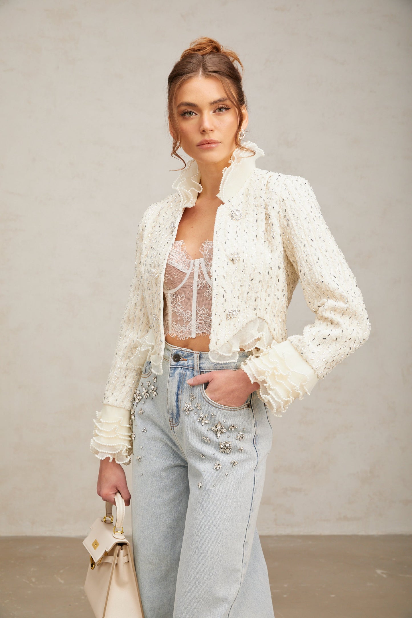 Chaqueta corta con volantes
