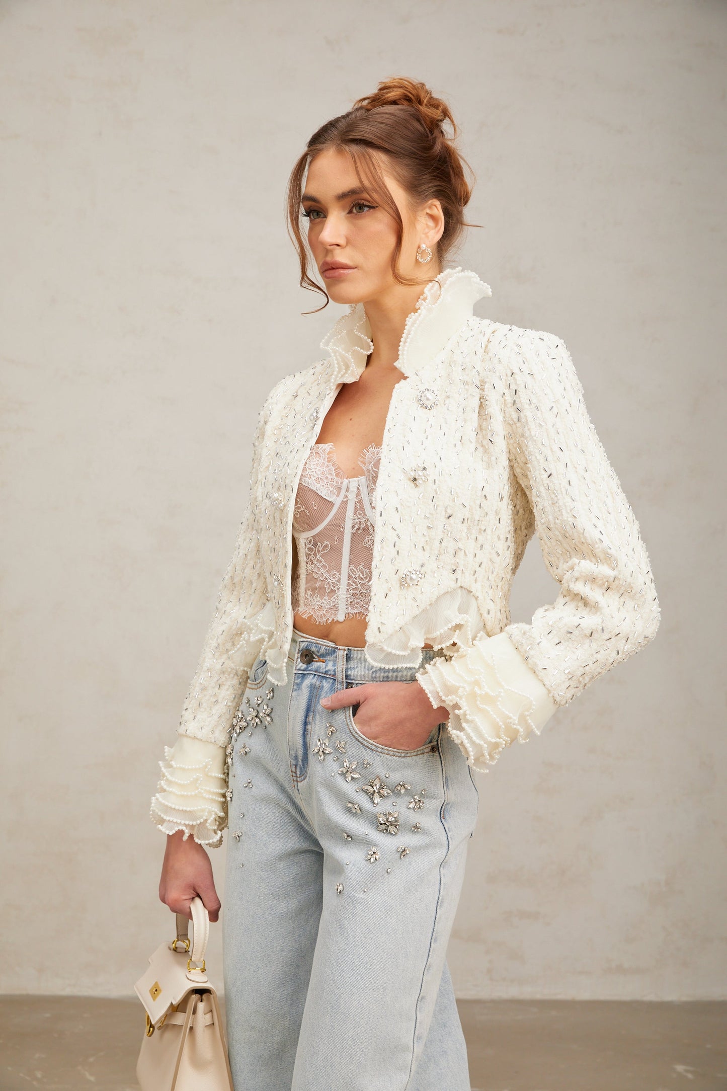 Chaqueta corta con volantes