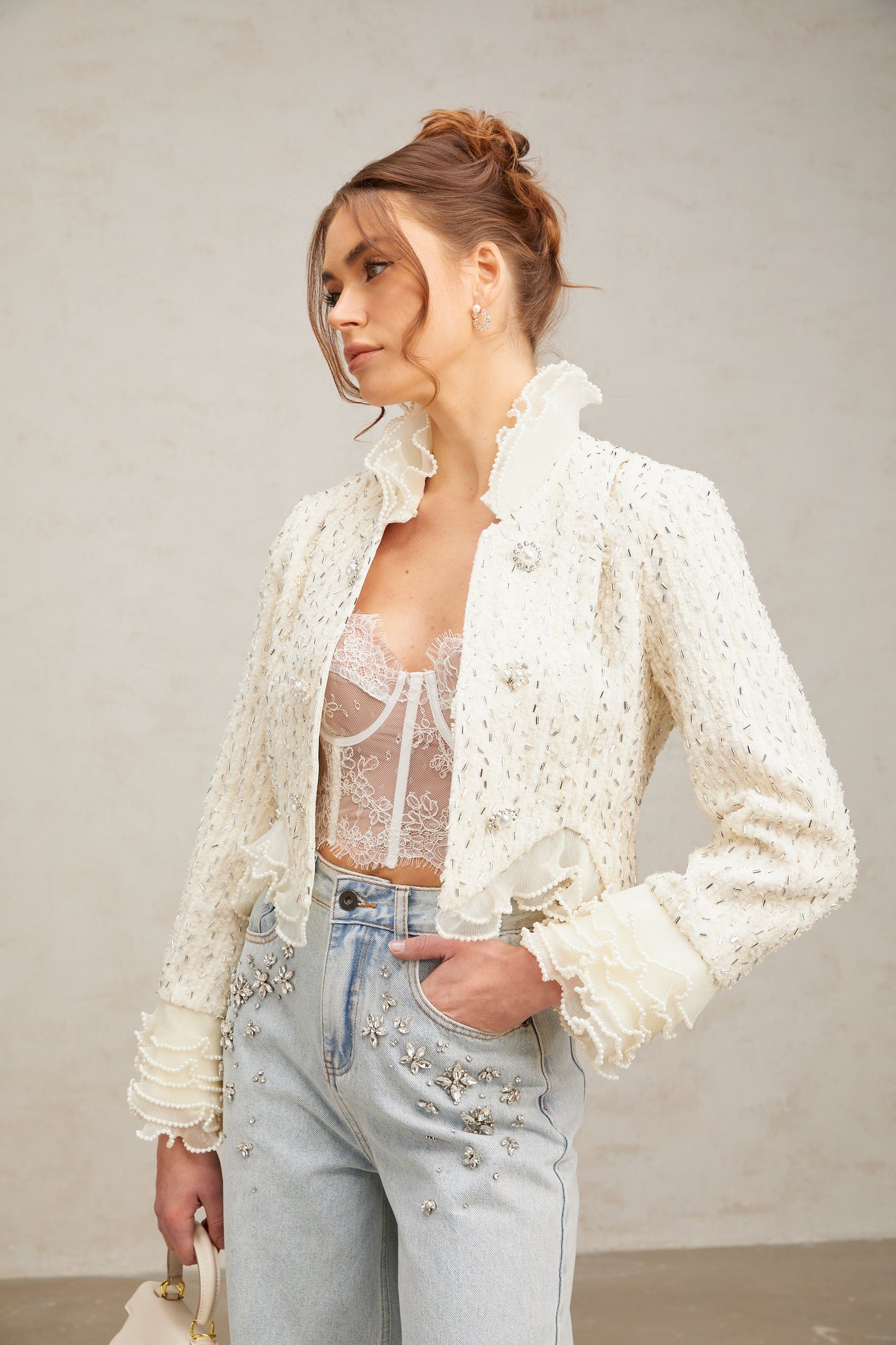 Chaqueta corta con volantes