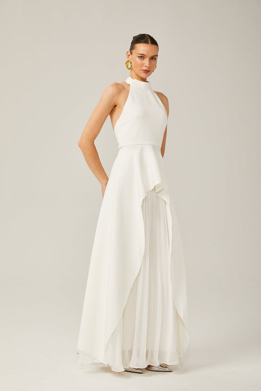 Vestido largo con capas y cuello halter