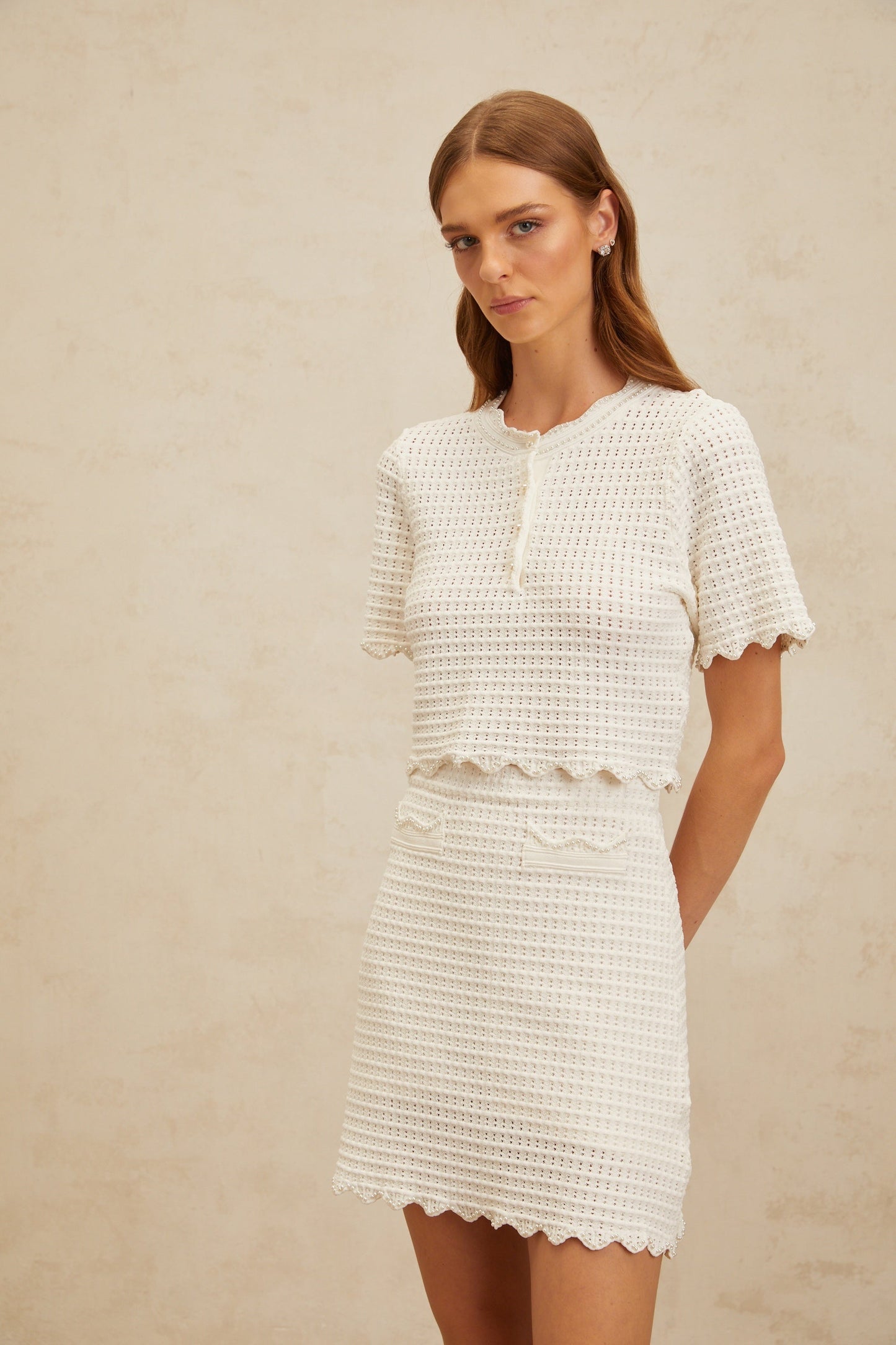 Top y falda de punto calado con volantes