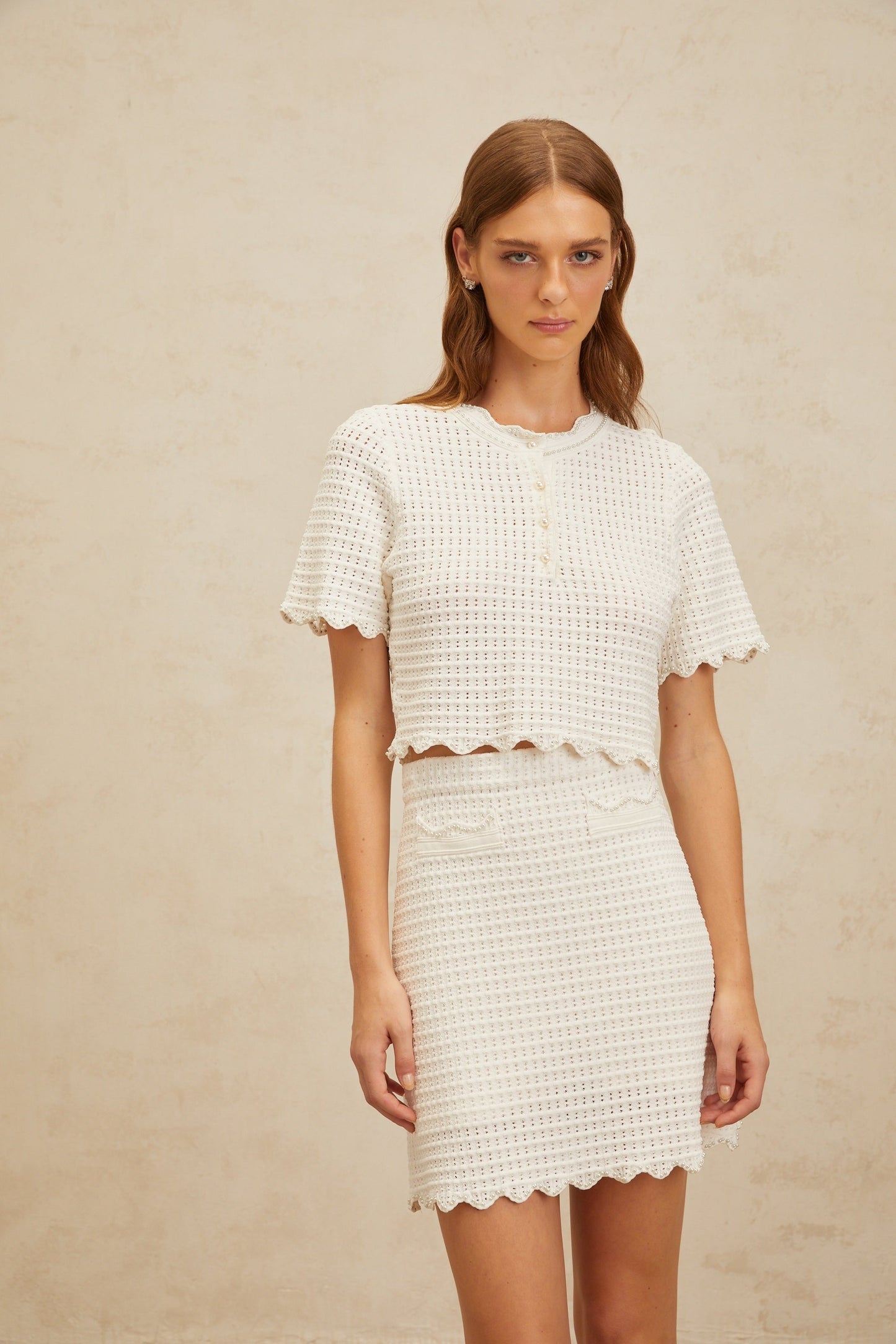 Top y falda de punto calado con volantes