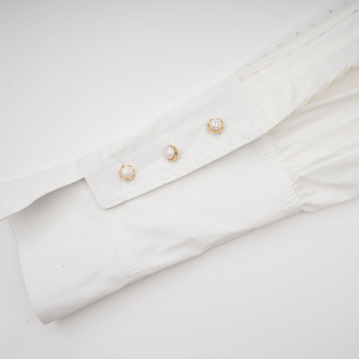Camisa con cuello bufanda plisado