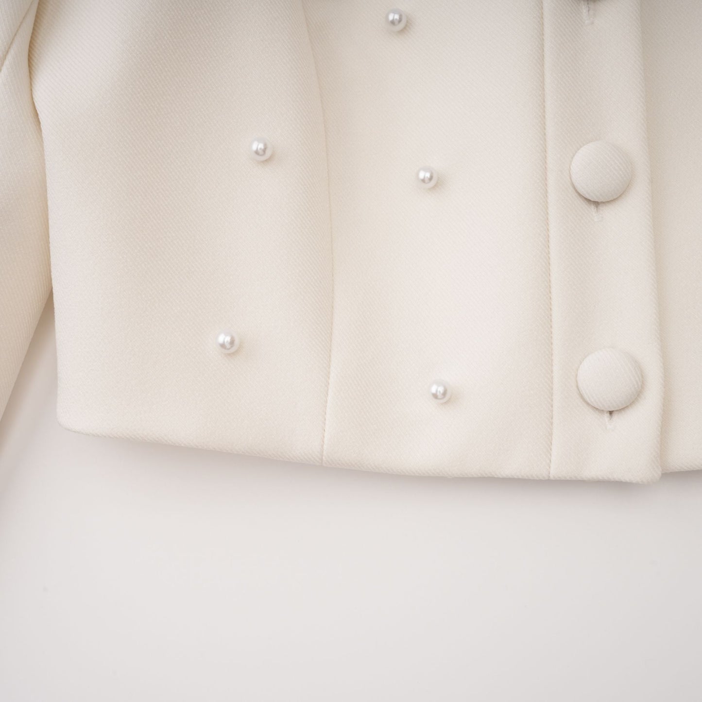 Conjunto de chaqueta y falda plisada