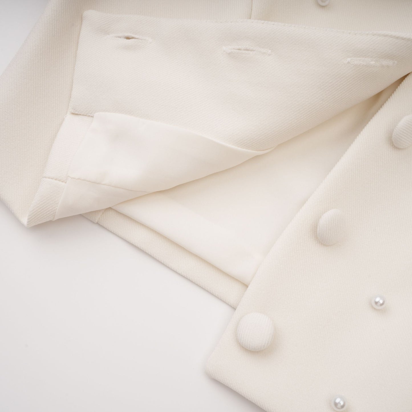 Conjunto de chaqueta y falda plisada