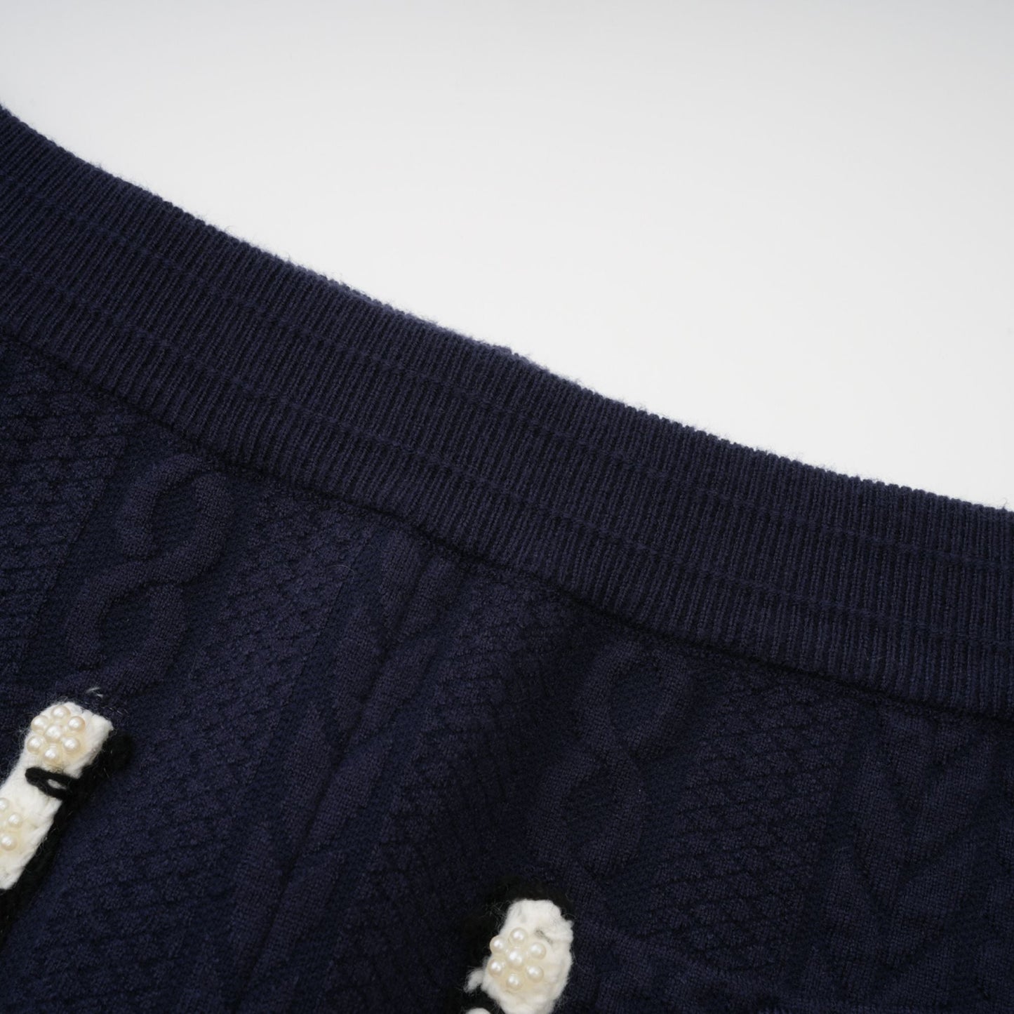 Chaqueta de punto azul marino y pantalones