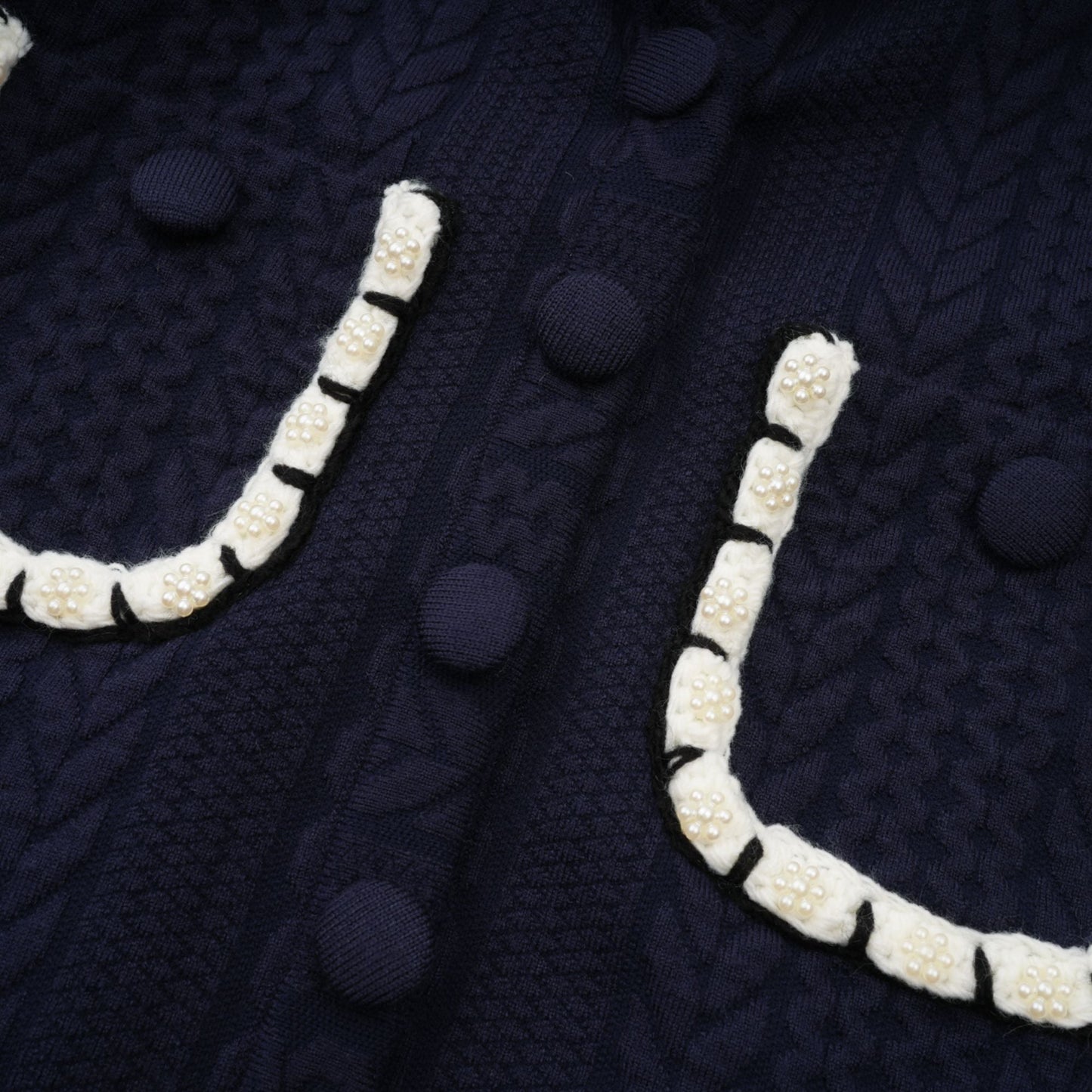 Chaqueta de punto azul marino y pantalones