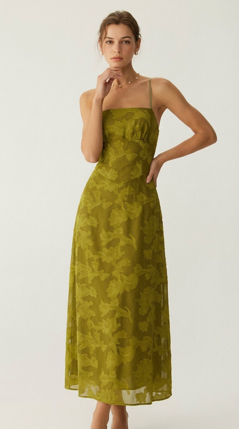 Vestido largo sin espalda con fruncidos y estampado floral verde