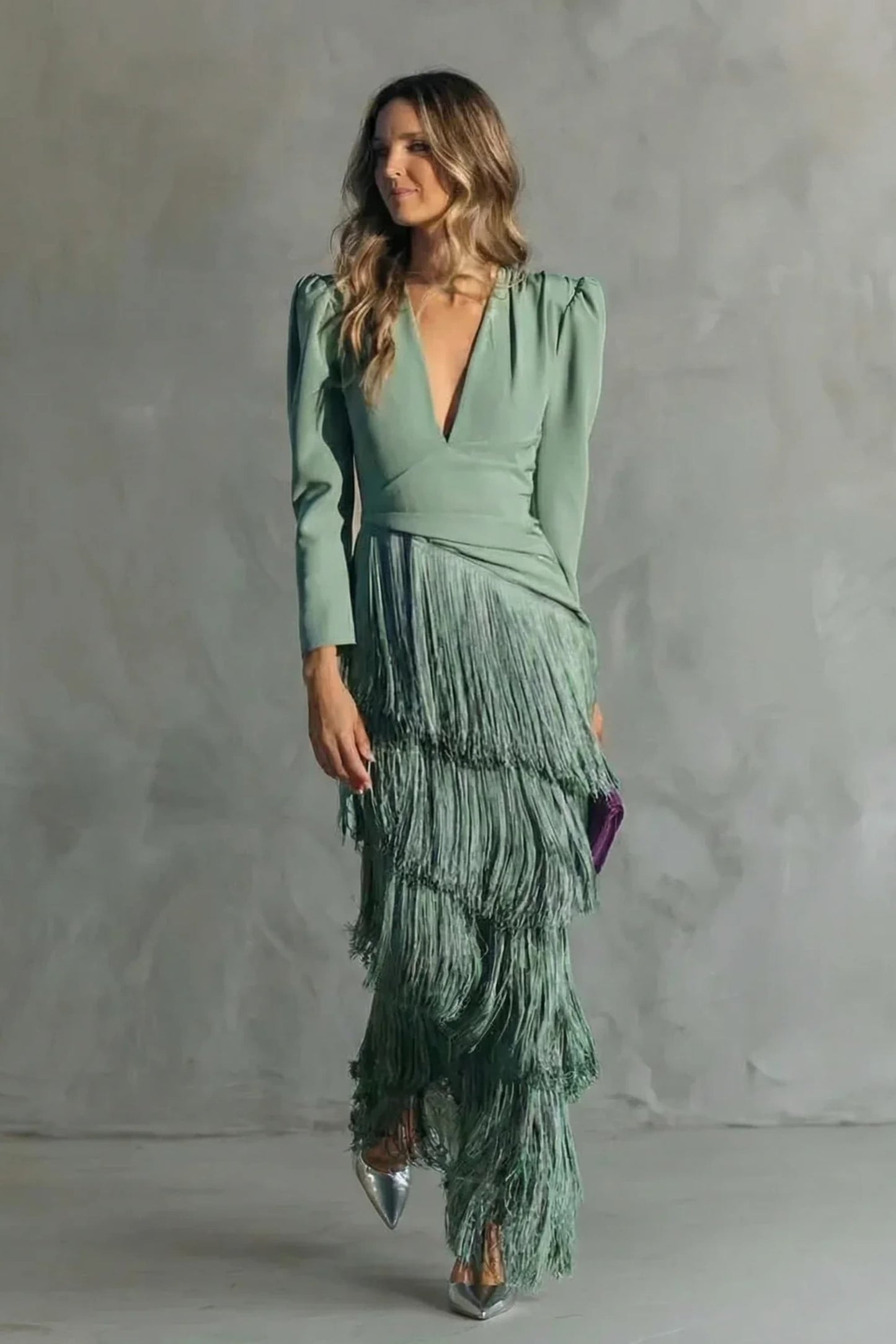 Vestido con mangas de flecos
