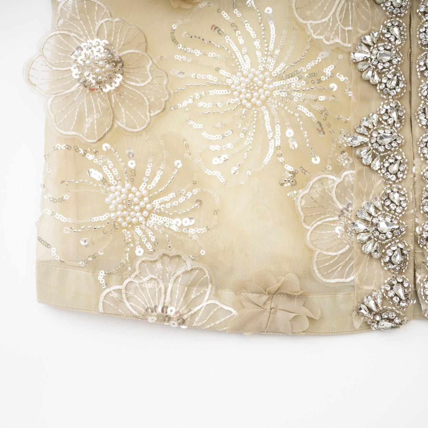 Chaqueta ligera semitransparente con flores bordadas