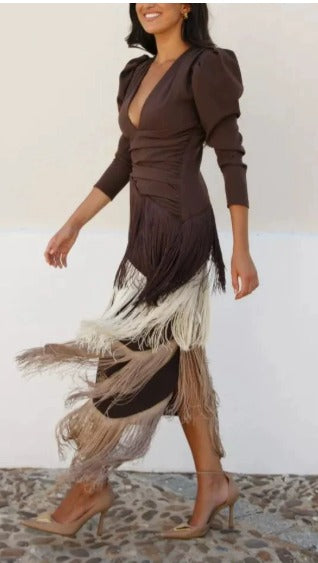 Vestido con mangas de flecos