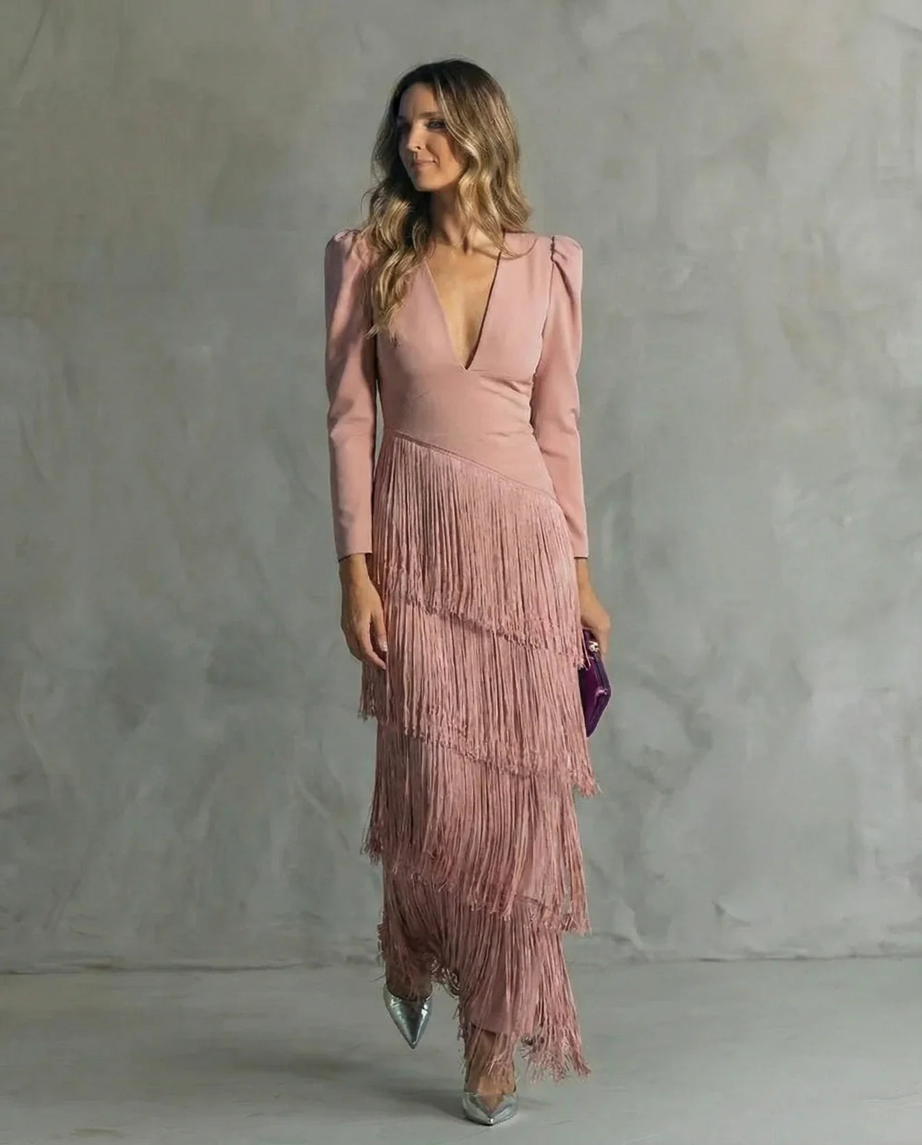Vestido con mangas de flecos