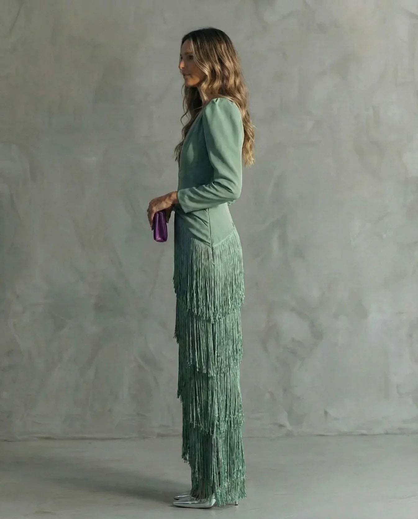 Vestido con mangas de flecos