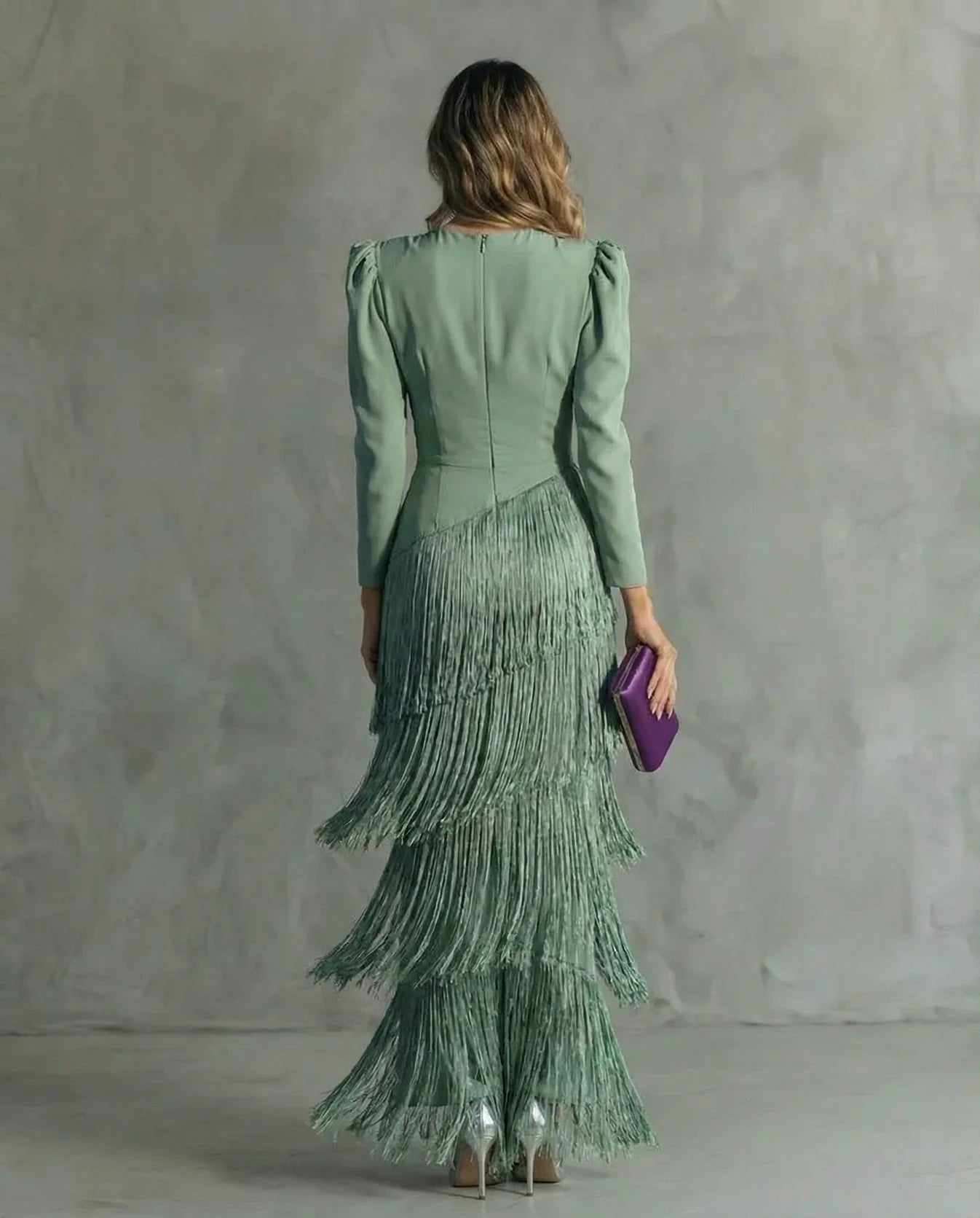 Vestido con mangas de flecos