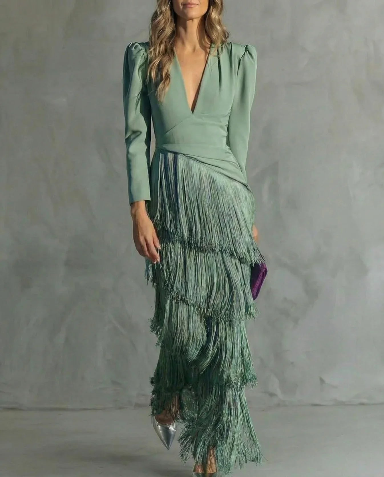 Vestido con mangas de flecos