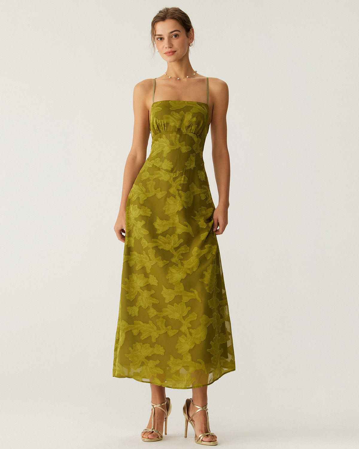 Vestido largo sin espalda con fruncidos y estampado floral verde