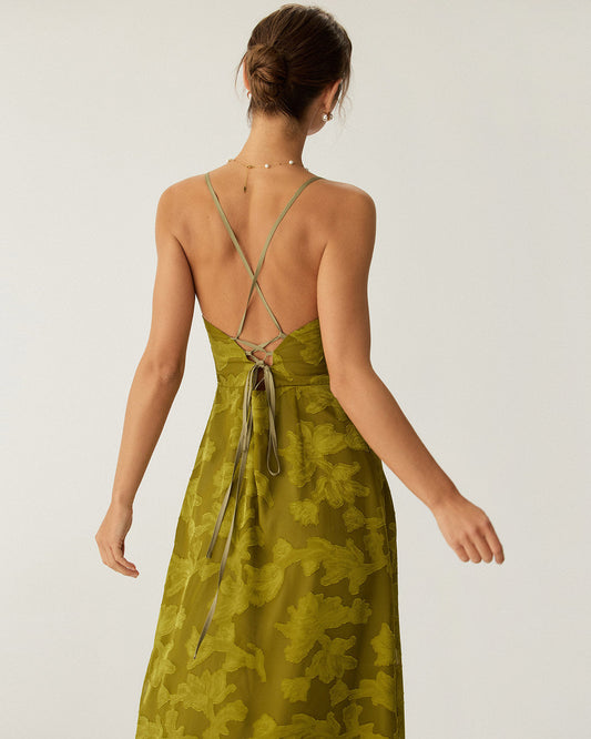 Vestido largo sin espalda con fruncidos y estampado floral verde